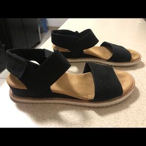 Bobs Sketchers memory foam sandals 9